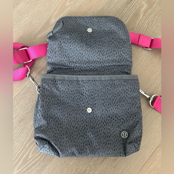 Lululemon Party Om Bag | Dottie Dash Slate Black | Like New | RARE - Picture 13 of 15